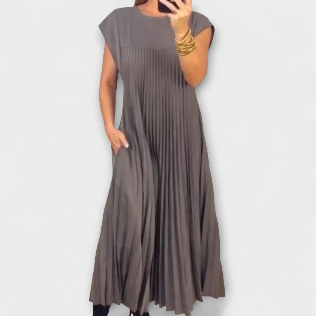 Zairelle – Elegant Pleated Dress